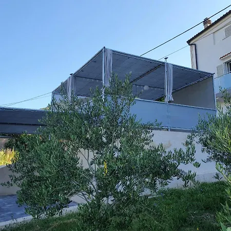 Relax House Rosemary